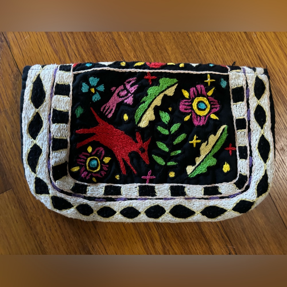 ‼️ BLIZZARD SALE ☃️‼️ Embroidered Clutch Bag